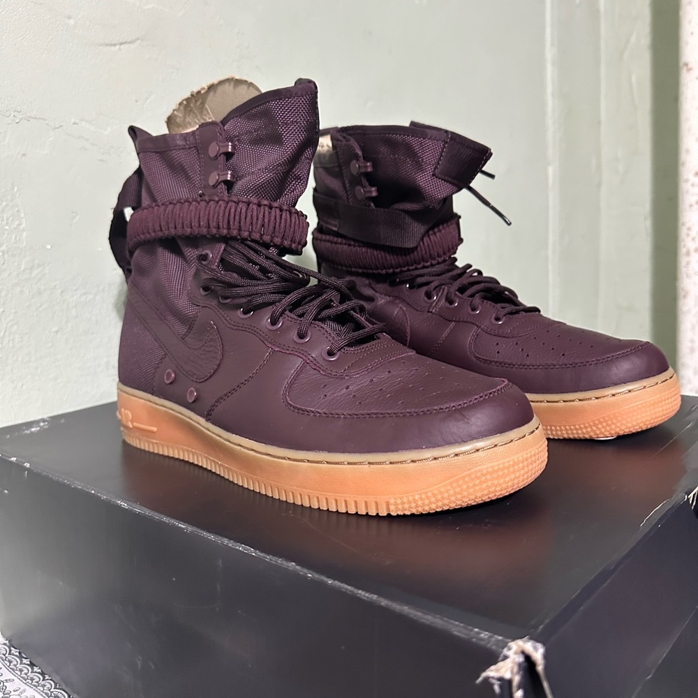 NIKE SF AIR FORCE 1  DEEP BURGUNDY
